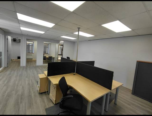 160M² OFFICE TO LET IN LYME PARK